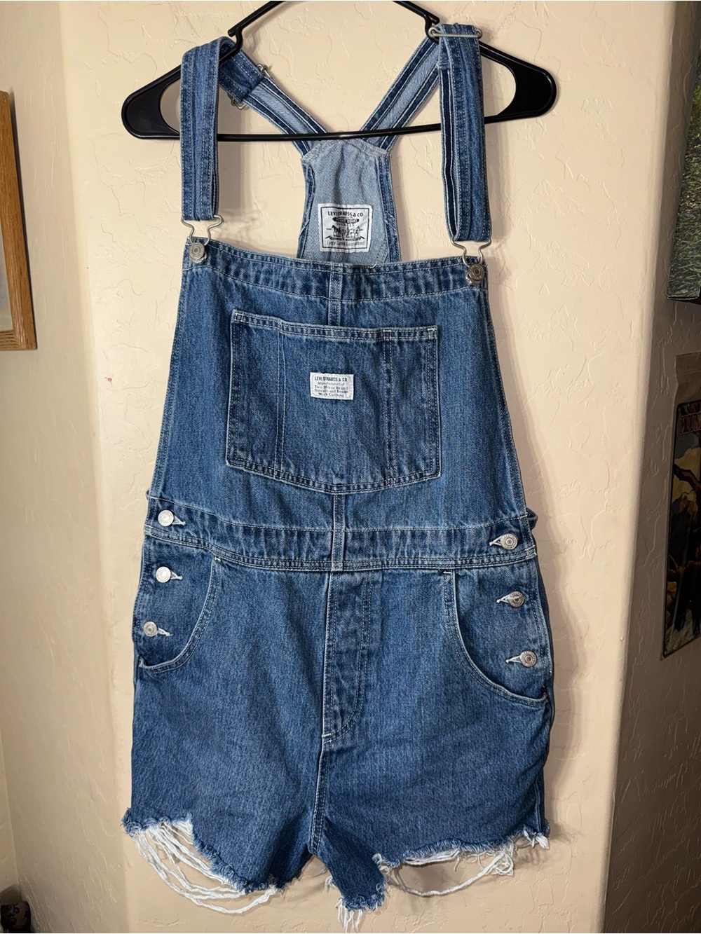 Levi’s Vintage-Inspired Distressed Denim Short Overalls Adjustable Bib Size Larg